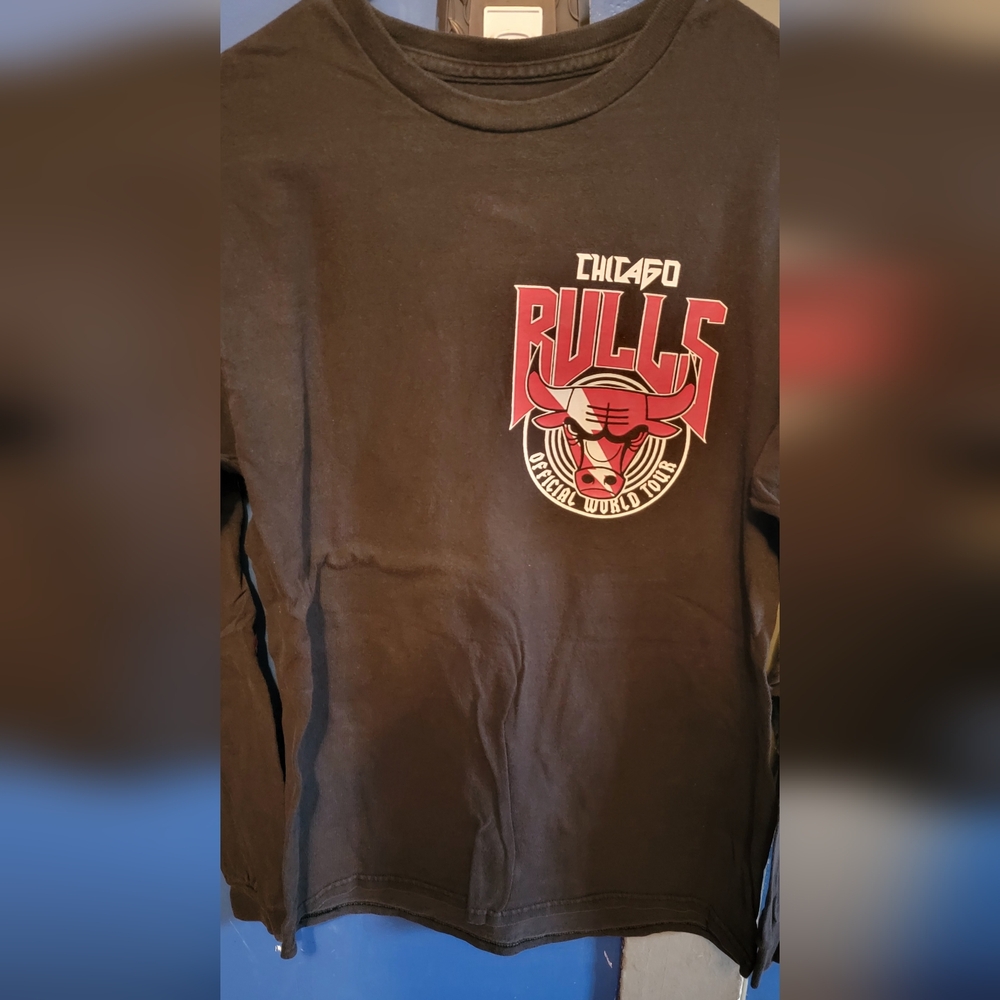 Chicago bulls long sleeve shirt